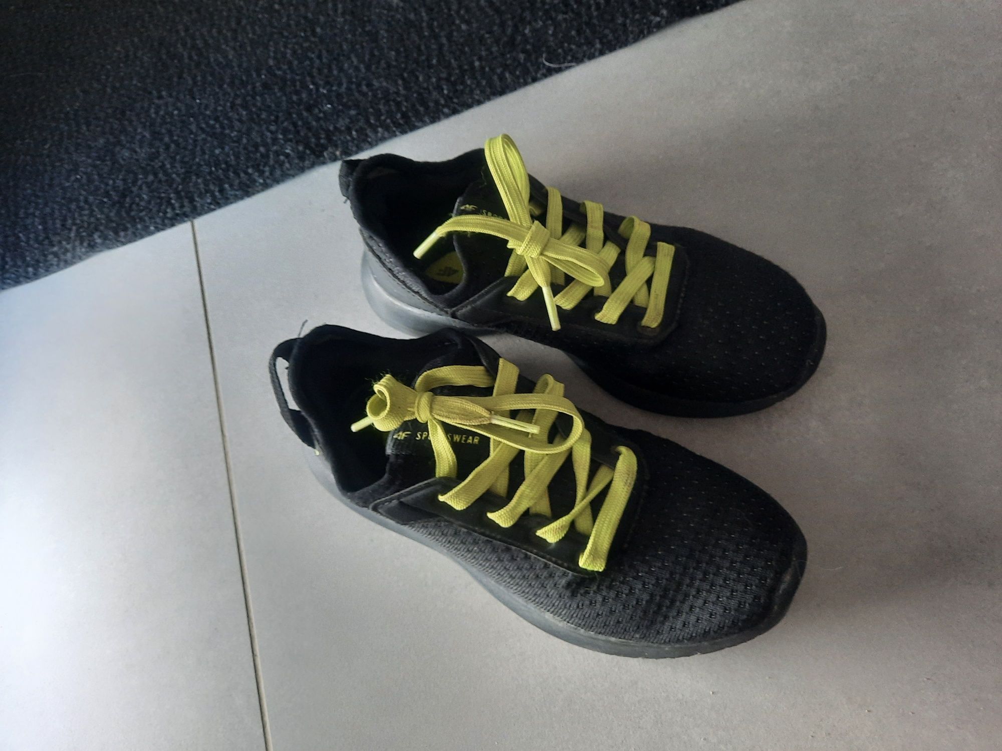 Buty sportowe 4F chłopięce r 32