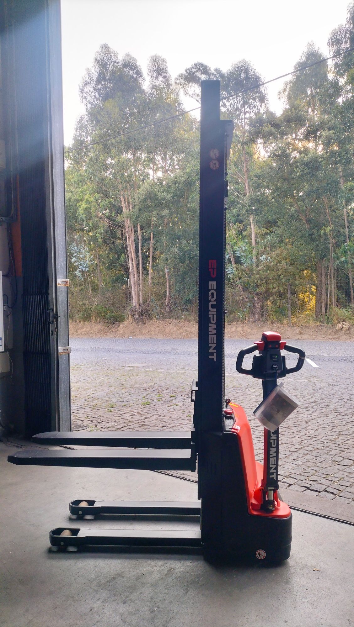 Novo 3200€ ,Empilhador , Porta Paletes , Stacker 1500kg Elev. 4,10mt