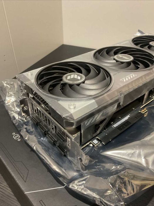Asus GeForce RTX 5070 OC Edition TUF Gaming 12 GB GDDR6X