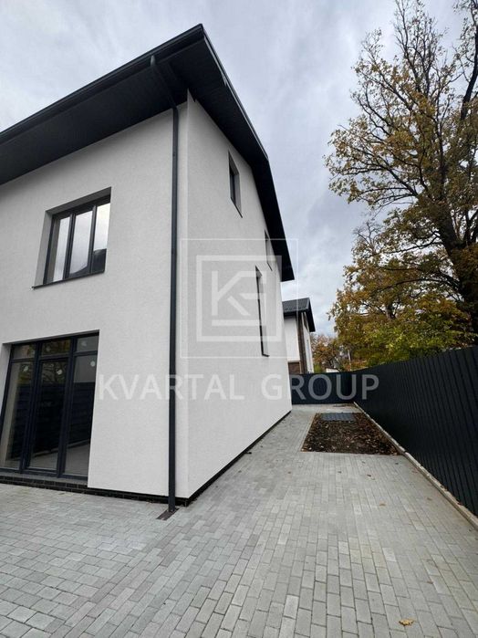 Без козайномимісії! Таунхаус в центрі міста з готовим дизайном