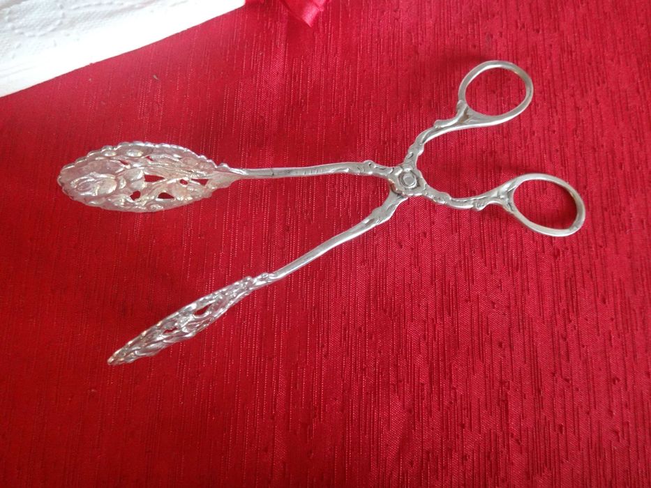 Srebrne szczypce do ciastek