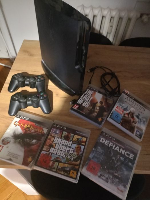 Sprzedam PS3 z grami