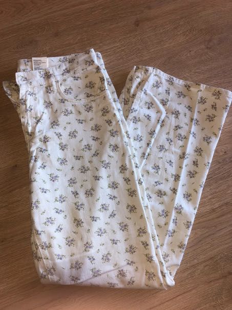 Białe spodnie w kwiatki HM rozmiar 40