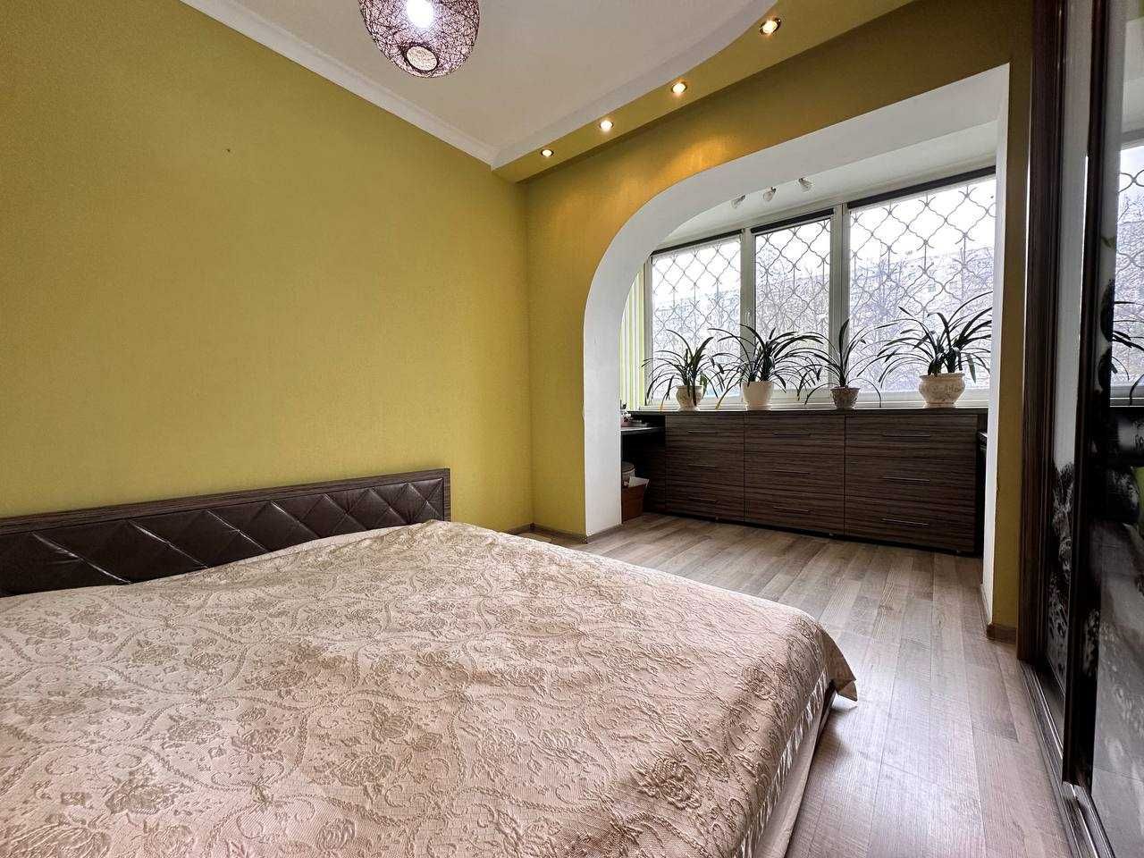 Продаж 3-ої квартири, Леваневський м-в (стометрівка).