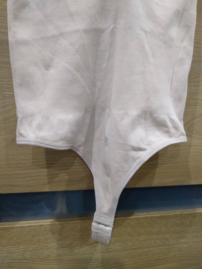 Piękne cieliste body rozmiar L