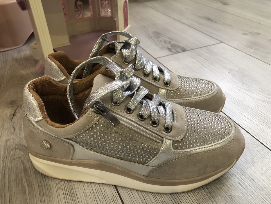 Кросівки жіночі Нові