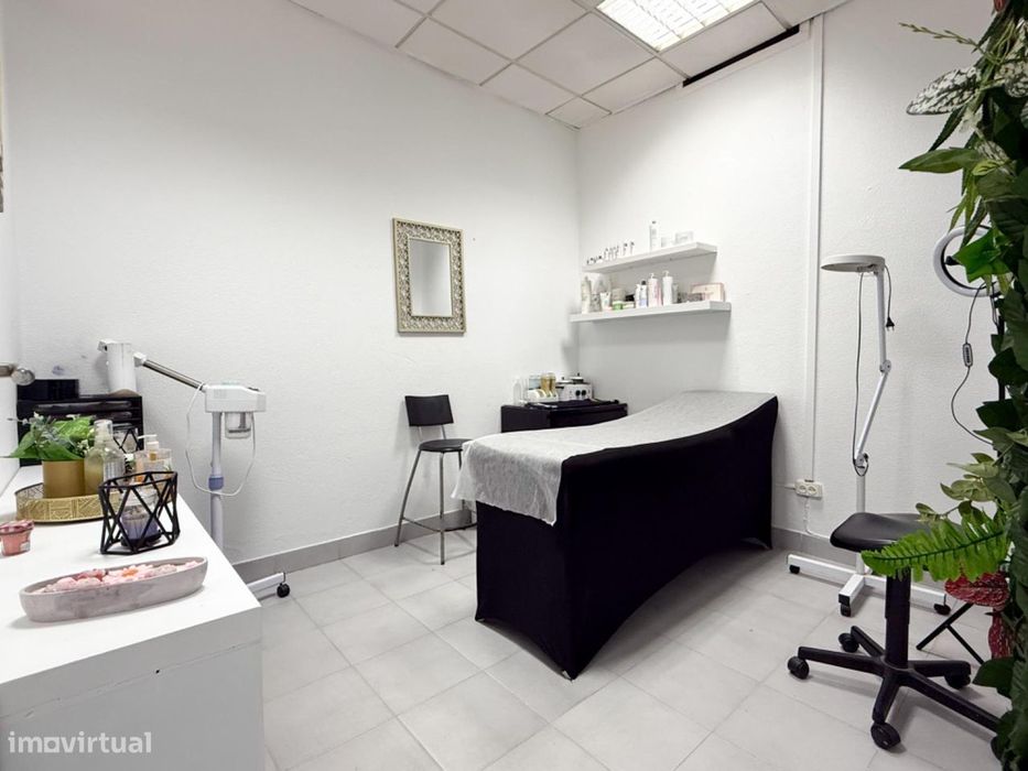 Loja no Monte da Caparica, a 1km do Metro do Pragal