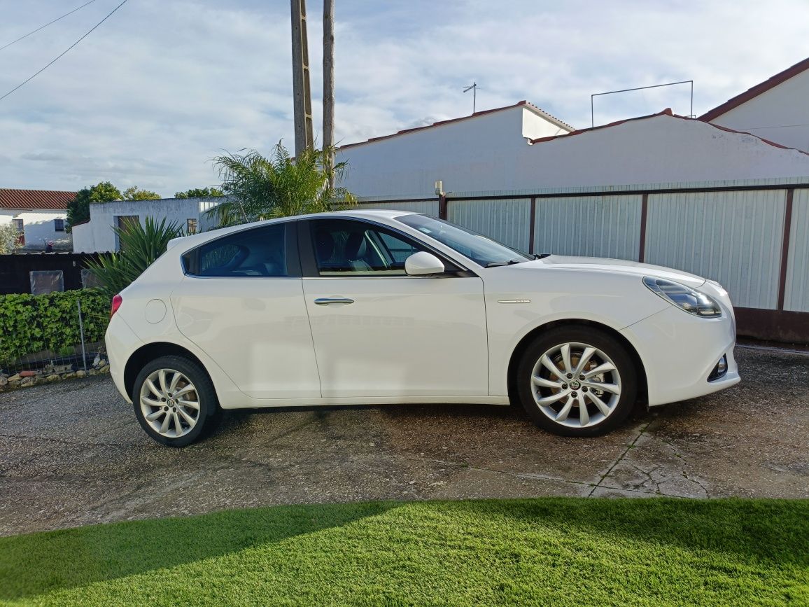 Alfa Romeo Giulietta JTDM 1.6cc, 120 CV Diesel, venda urgente.