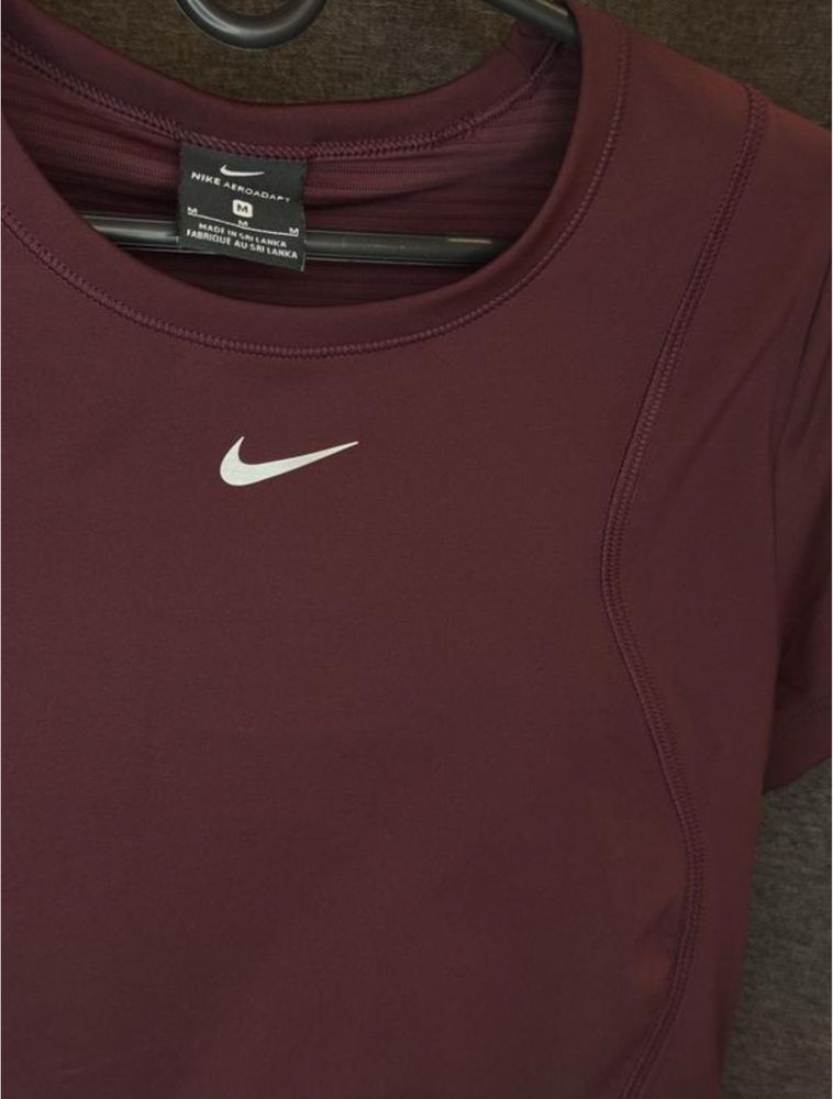 Топ nike pro aeroadapt