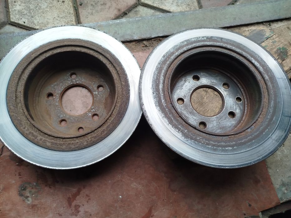 Диски тормозні задні Ніссан кашкай 1.6 бензин 2011 рік.Ціна за штуку.