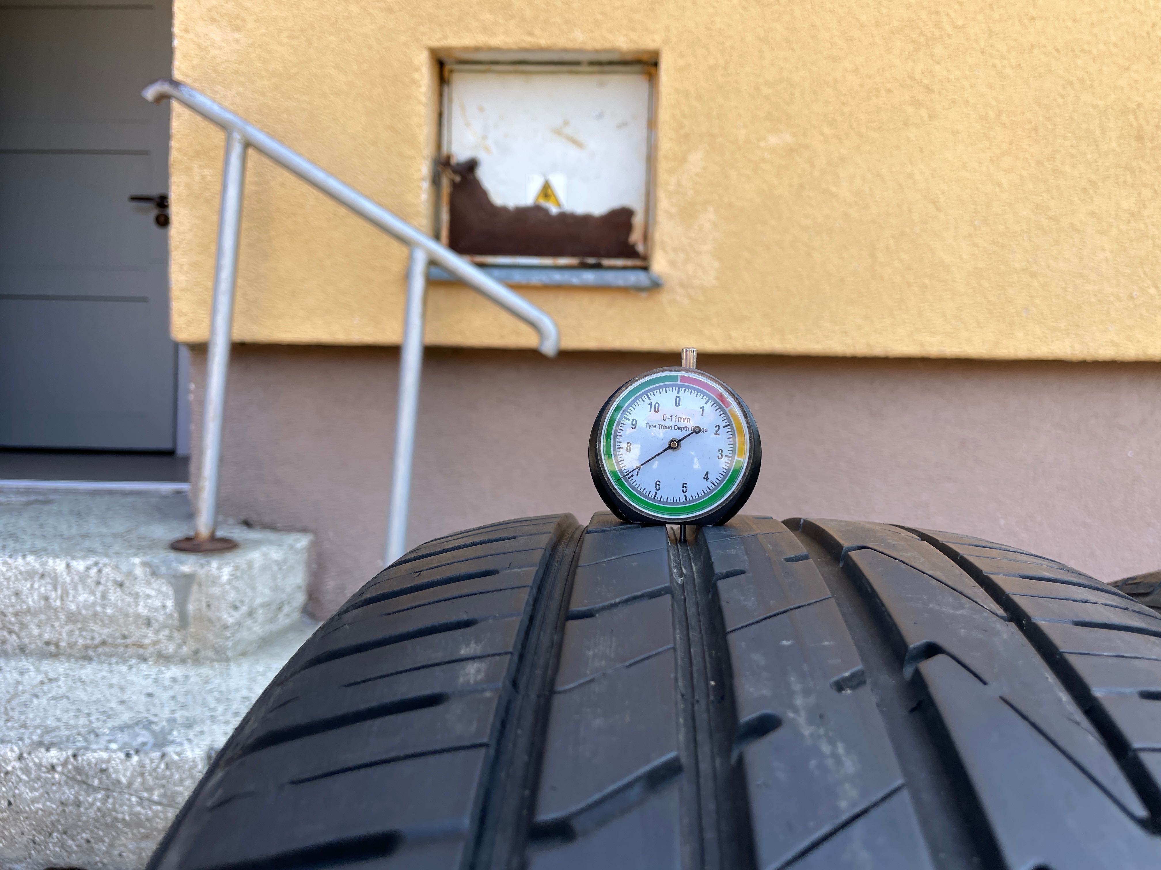 2 x Hankook Ventus S1 evo 2 SUV 235/50/19 99V