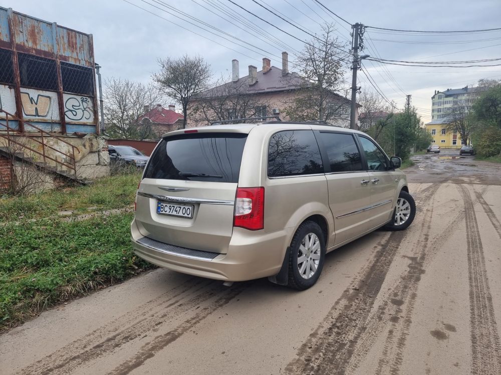 Chrysler Town and Country