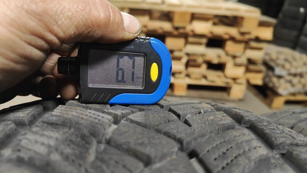 255/55r19 Goodyear UltraGrip Performance dot 2721