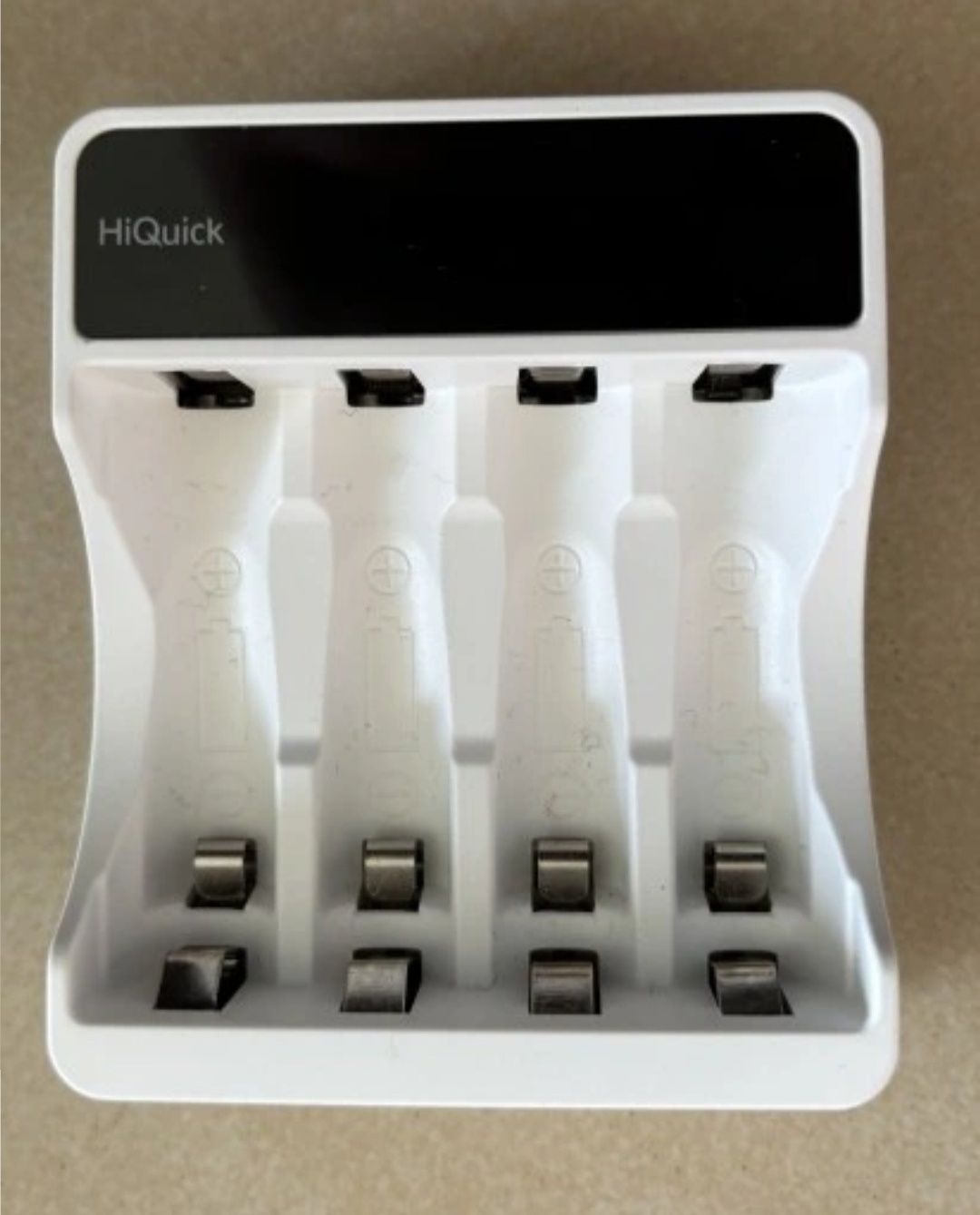HiQuick 4-gniazdowa LCD ładowarka do akumulatorów AA/AAA