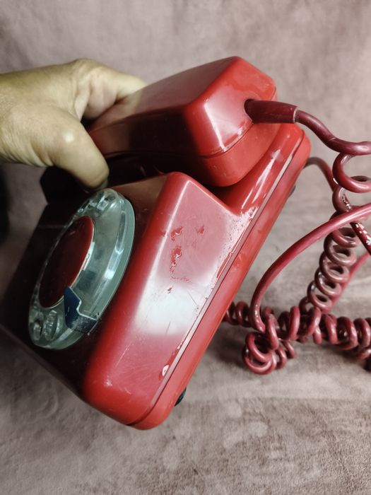 Stary telefon stacjonarny Tulipan 151