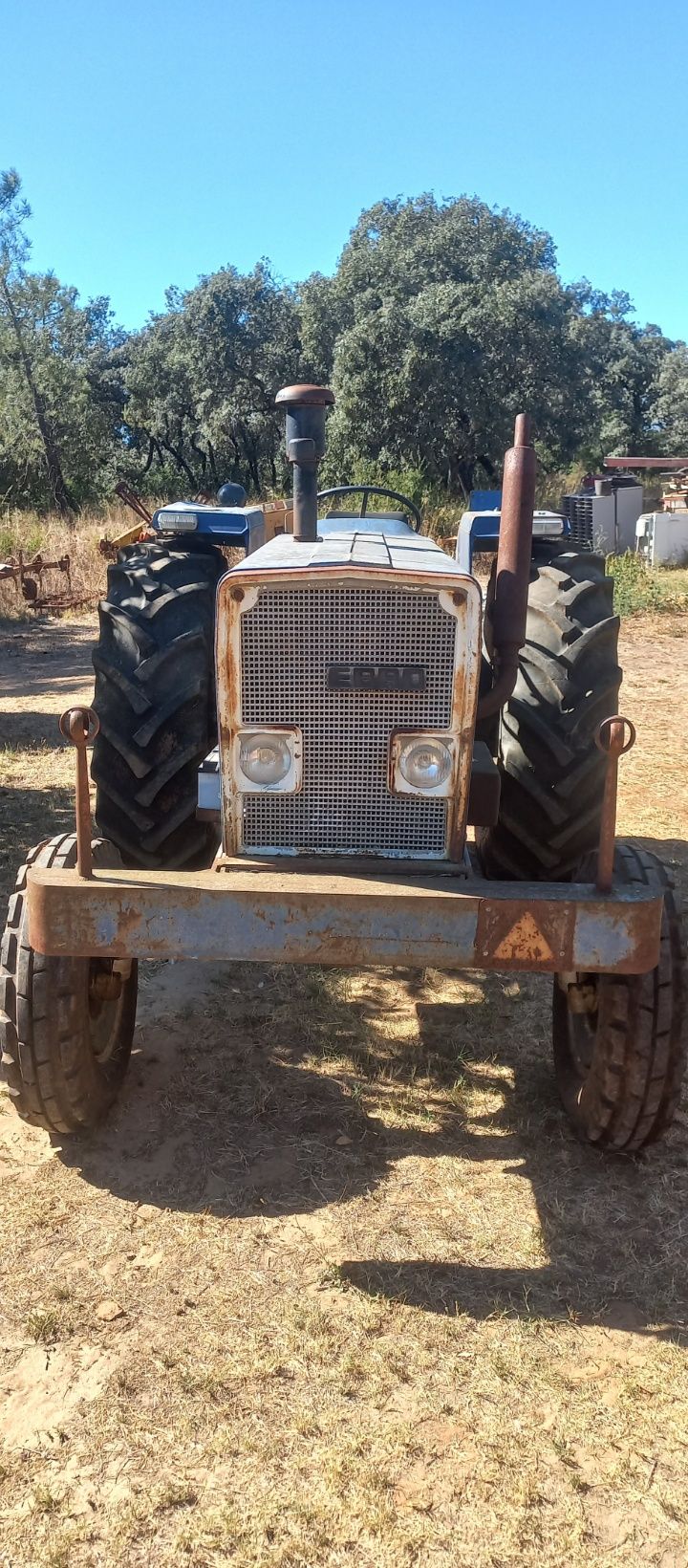 Trator Ebro 684E sem documentos