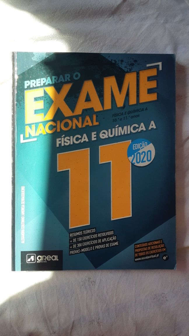 Livro preparação exame Física e Química