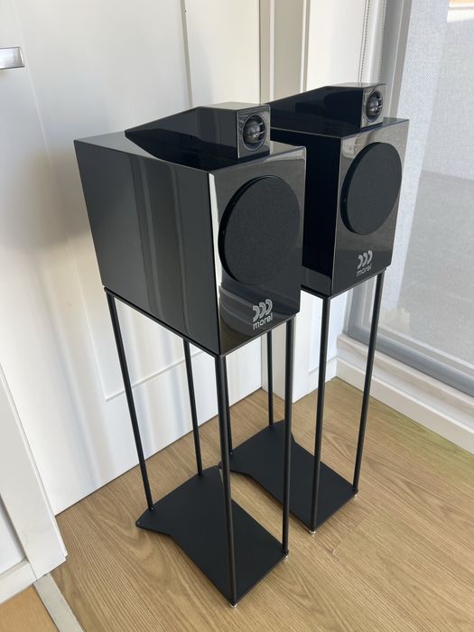 Morel Octave Signature – Piano Black + Suportes