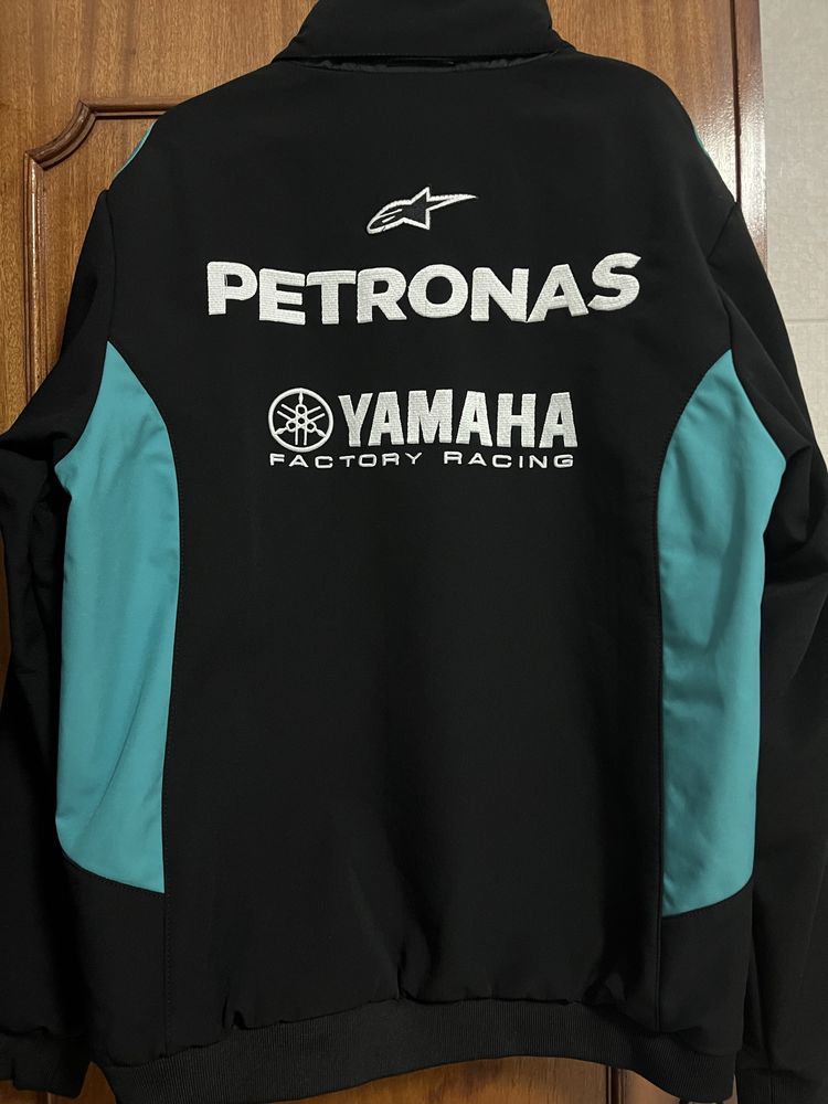 Vendo casaco petronas