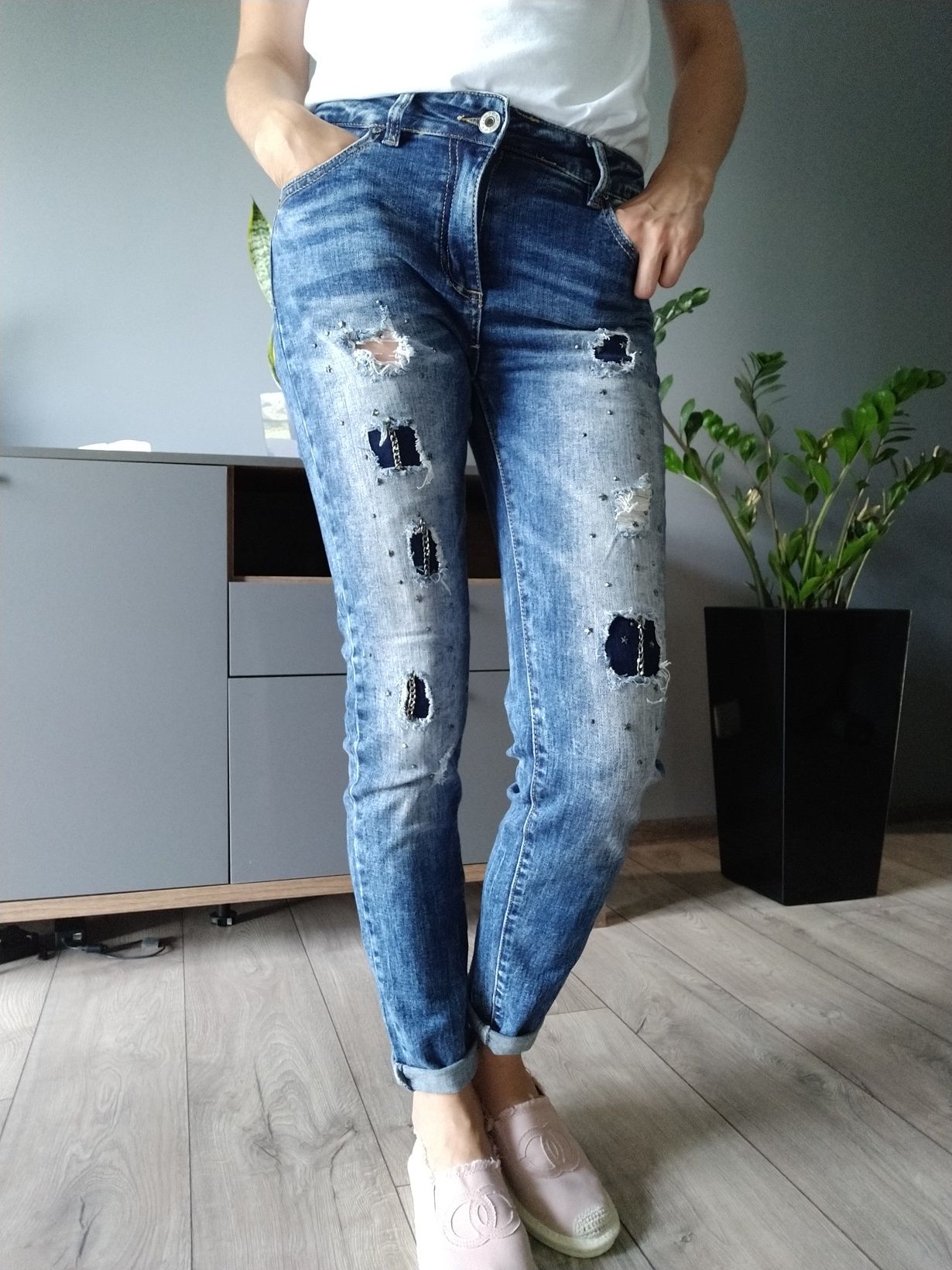 Nowe jeansy z przetarciami 38/M