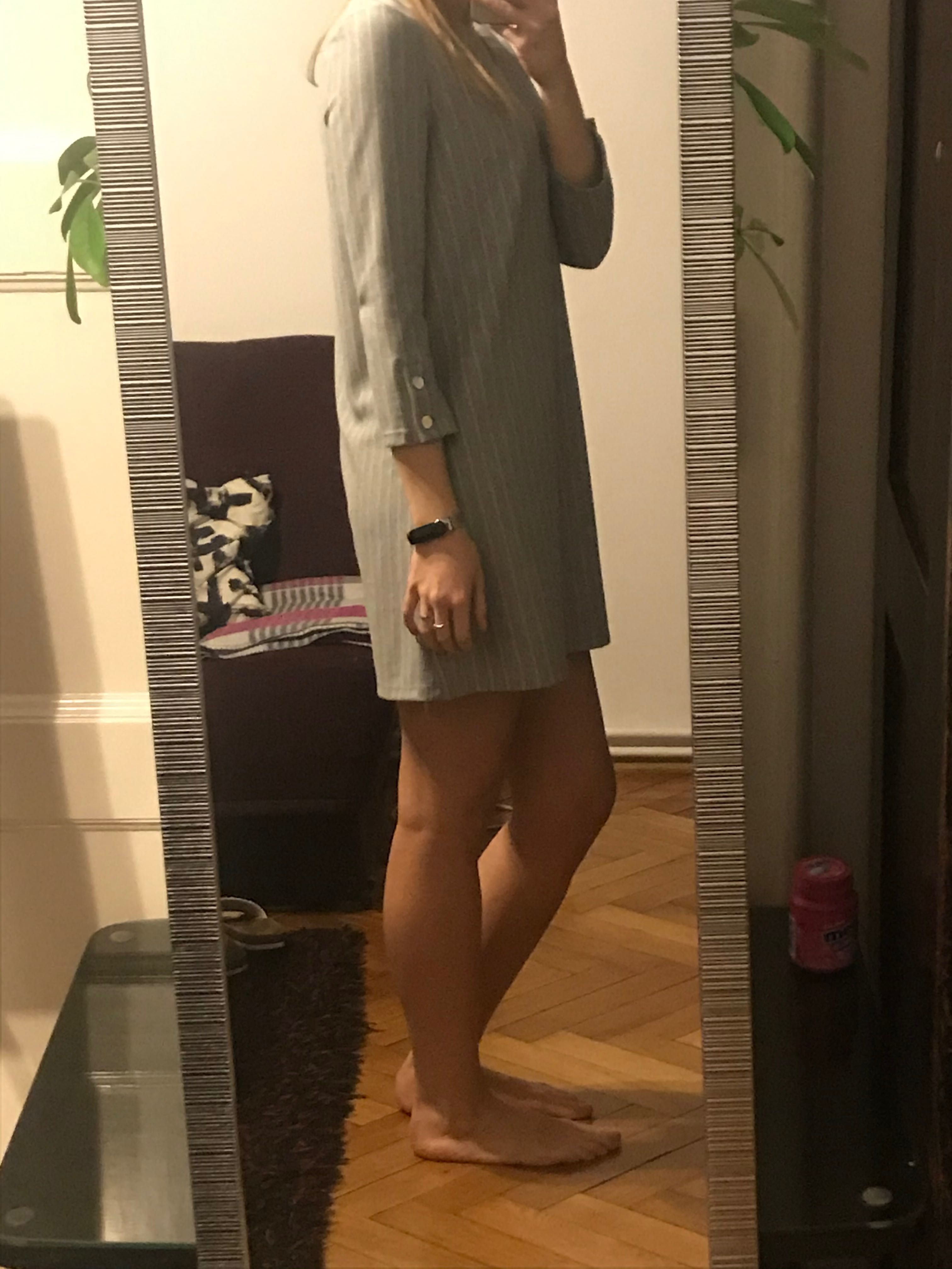 Elegancka krótka sukienka z rekawem 3/4