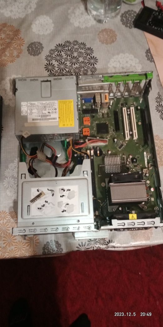 Fujitsu esprimo e5720,