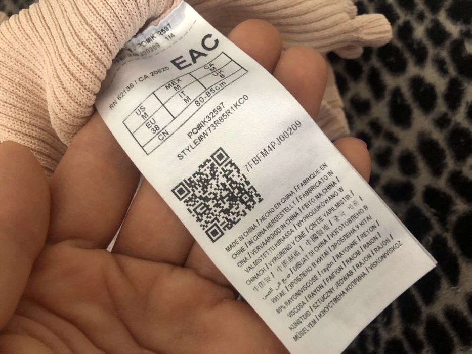 Стильная кофта в рубчик Guess