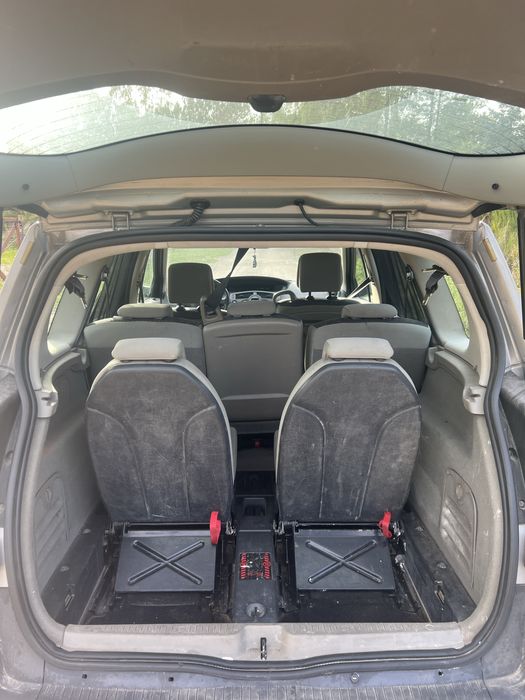 Renault Scenic 7 osób
