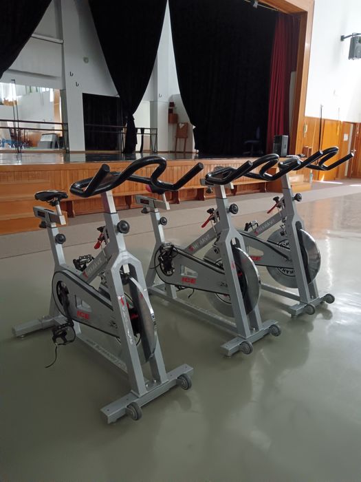 Bikes cycling e Banco Supino