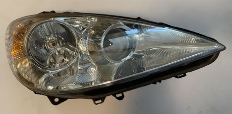Peugeot 807 / lampa prawa przednia przód Xenon / ładna