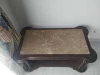 Mesa em Mogno com Tampa de Mármore.