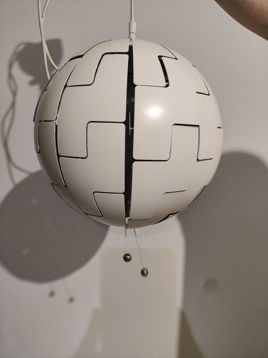 Lampa wisząca IKEA PS 2014 – biało-srebrna, designerska