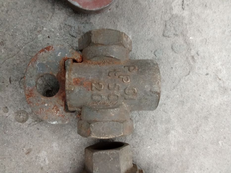 Продам крани бронзові новие