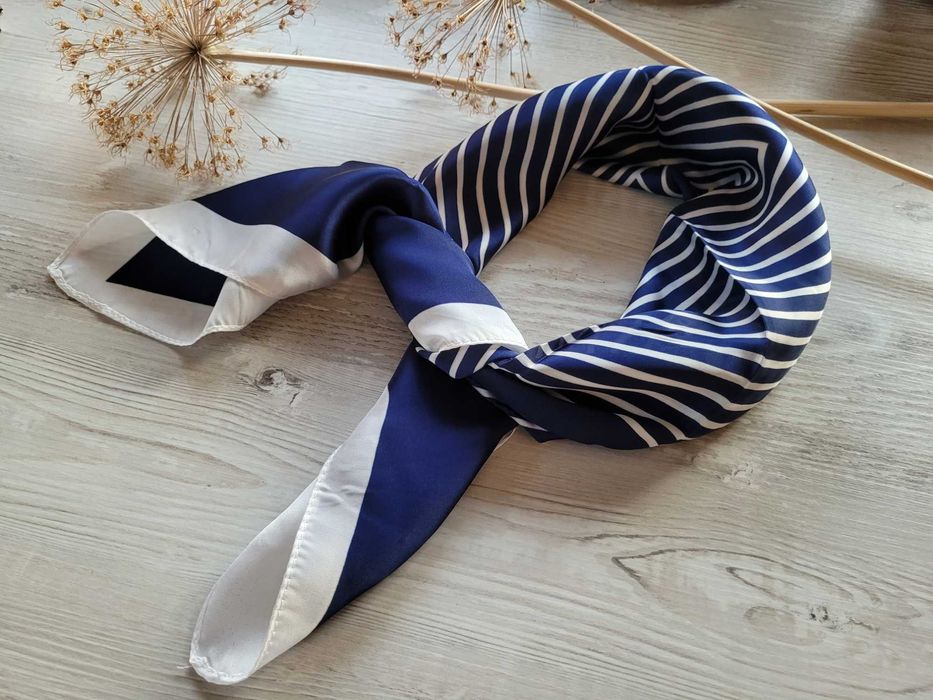 Apaszka granat i biel