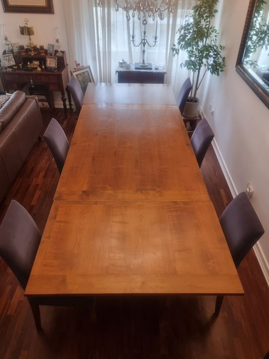 Mesa de Jantar em cerejeira, 180cm a 330cm por 120cm com 6 cadeiras.