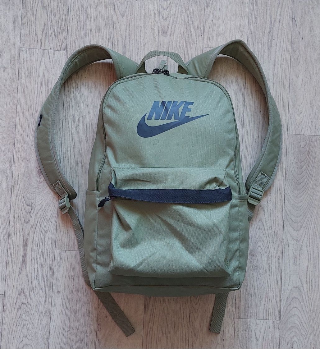 Рюкзак б/у городской Nike 20L