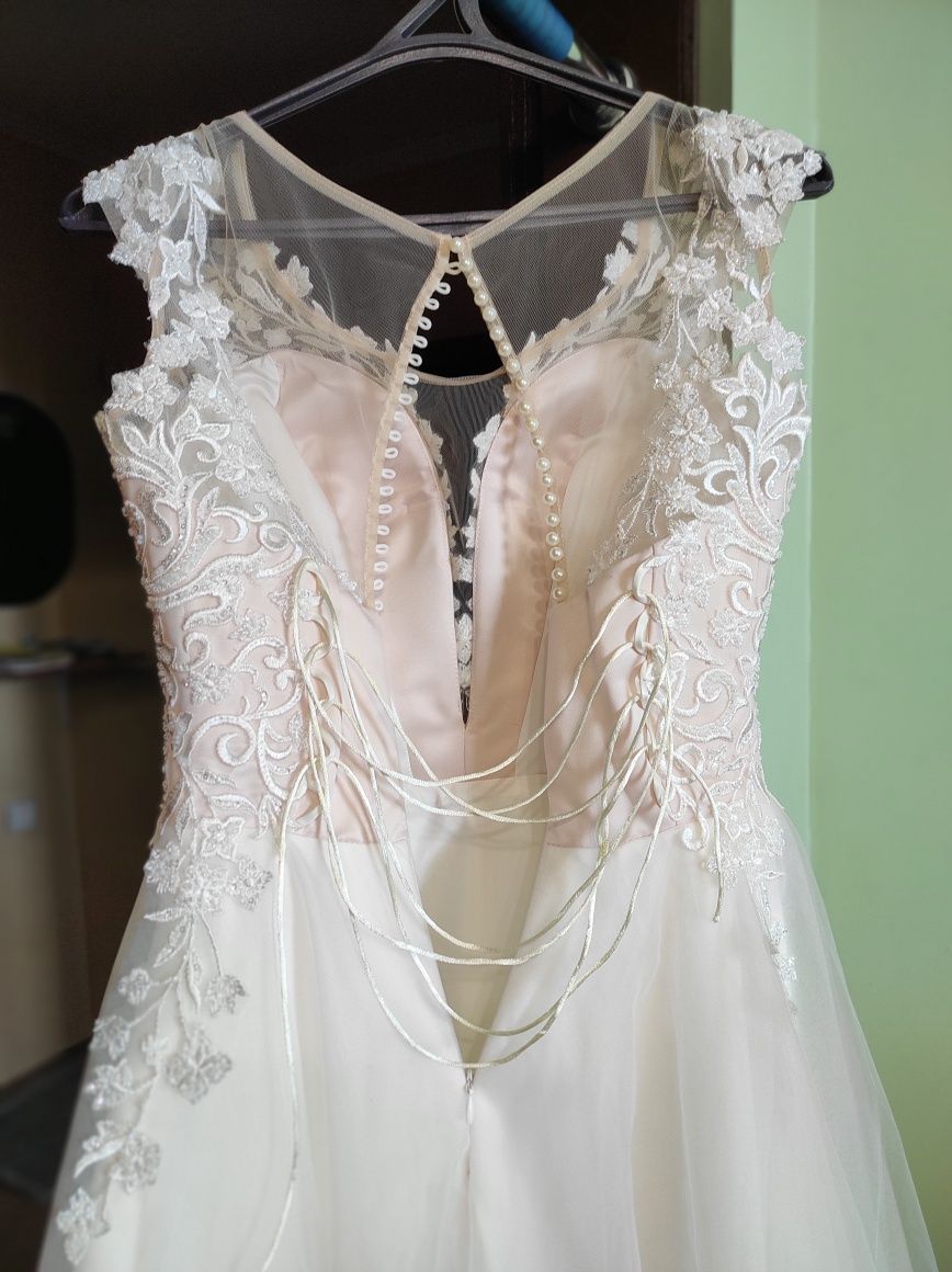 Продам очень красивое  свадебное платье