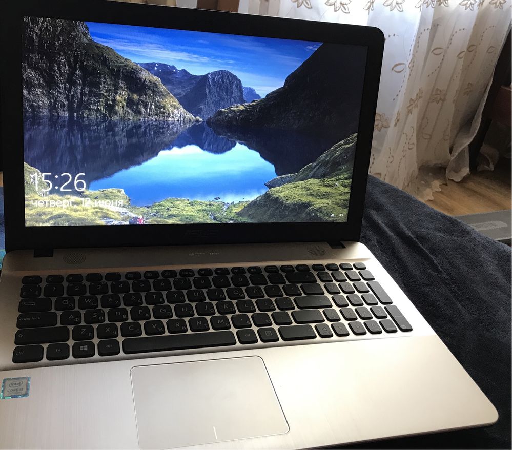 Продам ноутбук Asus x541u 1 Тб