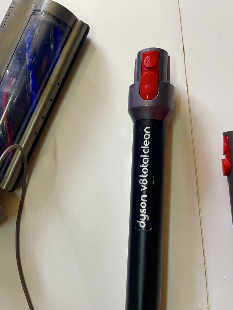 Odkurzacz Dyson V 8 Total clean , oryginalna ładowarka , bateria