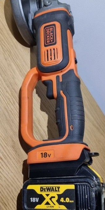 Adapter Black+Decker 18V na baterie DeWalt XR18