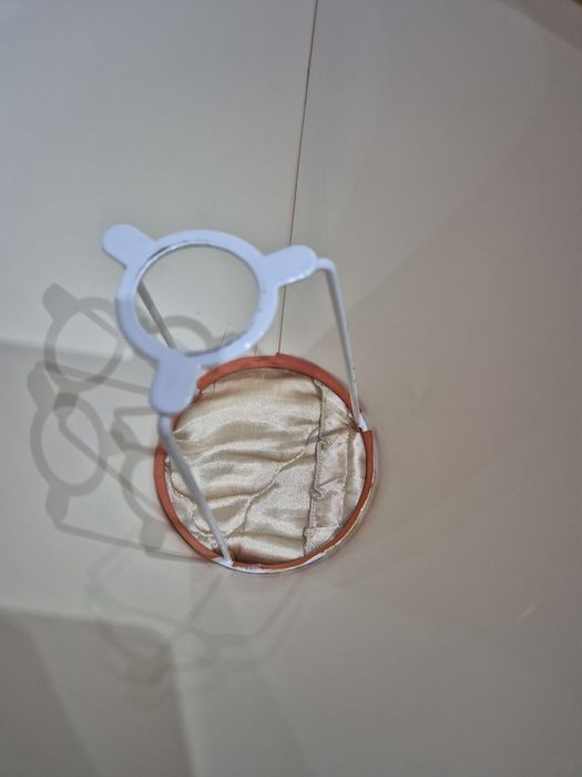 Lampka nocna ceramiczna z kloszem.