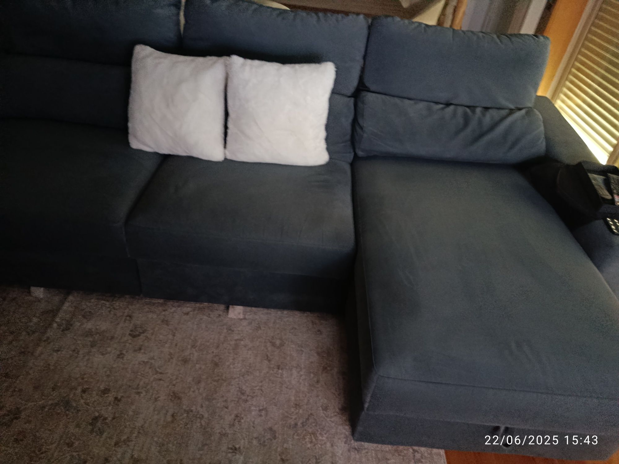 Vendo mesa de jantar mais sofa