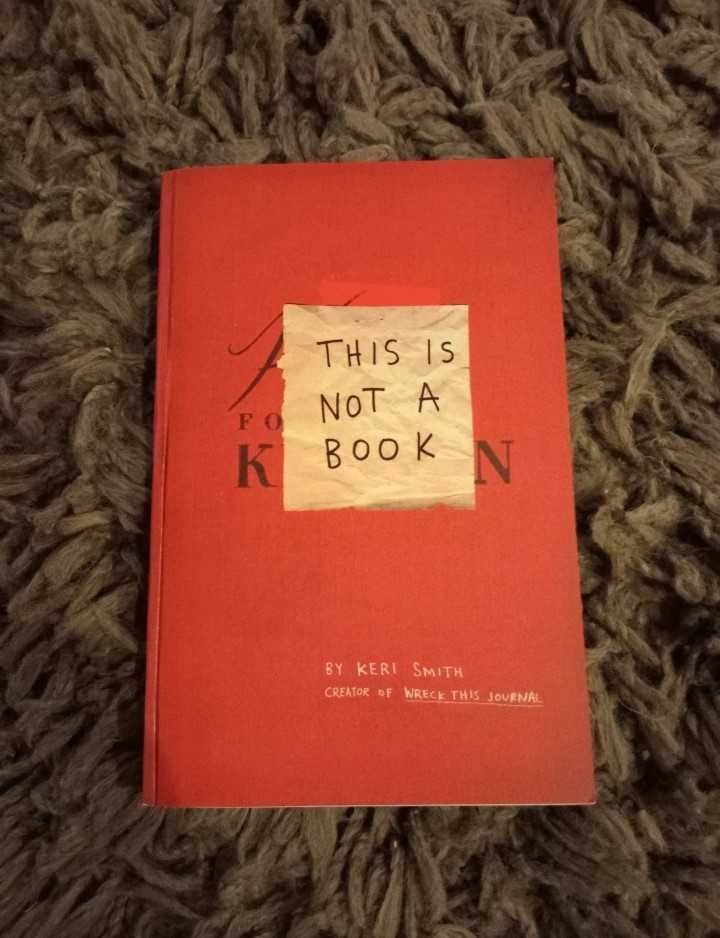 Livro "This Is Not A Book"