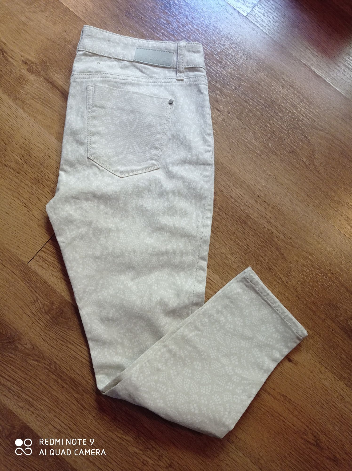 DKNY Jeans Spodnie damskie M pas 81 cm bezowe wzorki z USA stretch