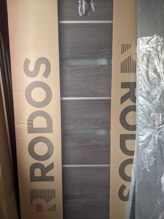 Нові дерев'яні двері фабрики Rodos