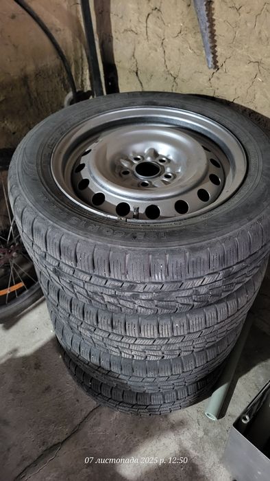 Комлект зимової гуми 195 60 15 з дисками