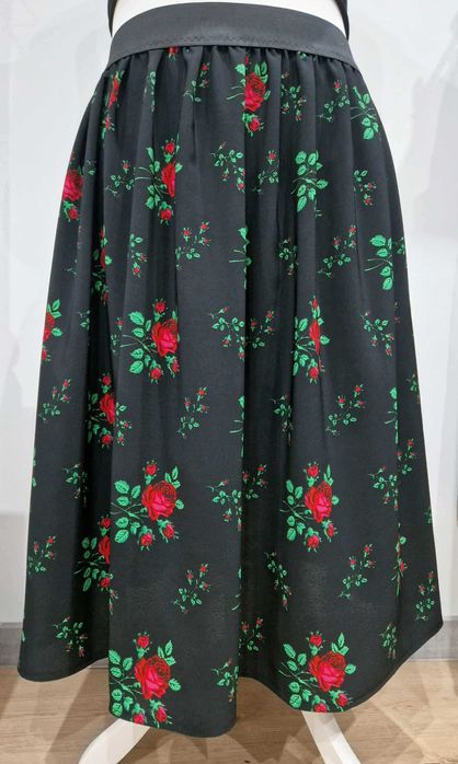 Spódnica ludowa, góralska, czarna w różyczki 4XL(48)