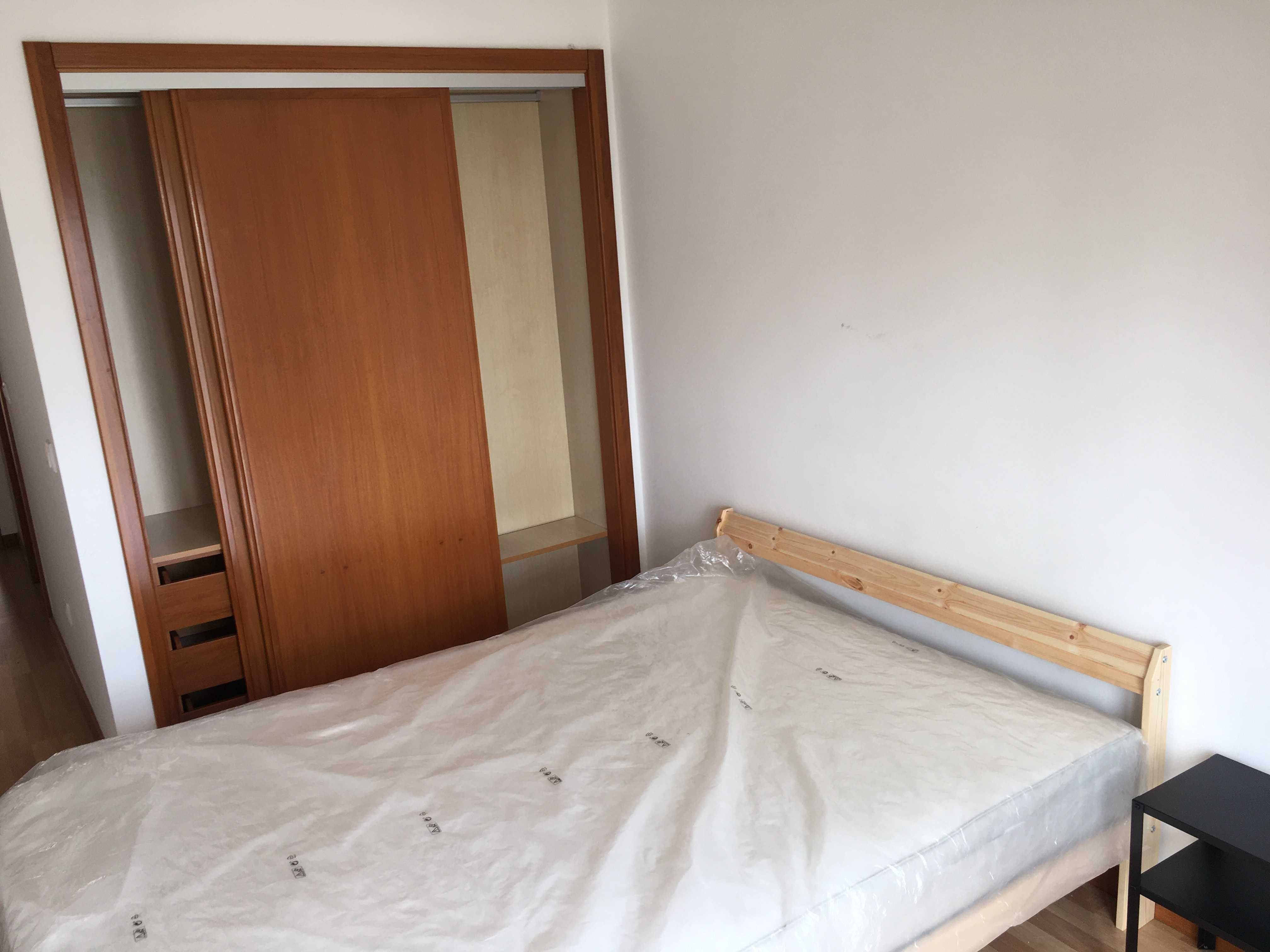 Quarto com WC alugar / arrendar para estudante em Aveiro, glicínias