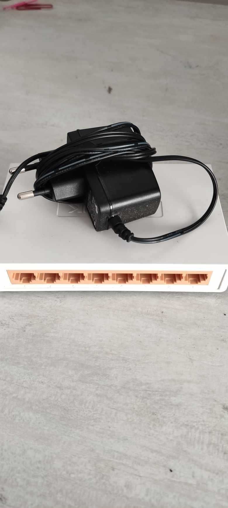 Switch TP-LINK 8 Portas 10/100 MBPS Ethernet TL-SF1008BD [POUCO USO]