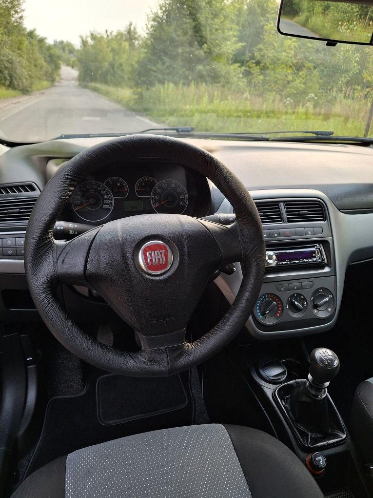 Fiat Grande Punto IDEALNY nowe hamulce klima 2 kpl opon benzyna,elektr